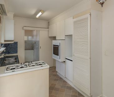 Ideally Located Two Storey Townhouse - Photo 6