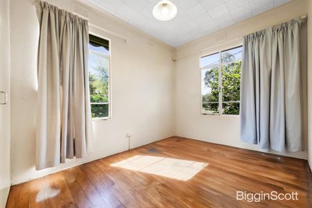 Ideal Student or Family Rental Moments from Deakin University - Photo 5