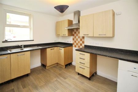 3 bedroom semi-detached house to rent - Photo 5