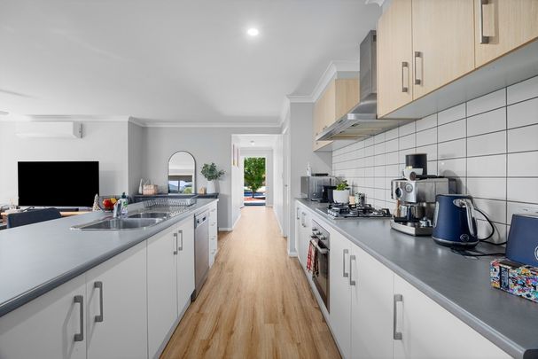 Modern Three -Bedroom, Three-bathroom Home In Sought-after Somerset Rise - Photo 1