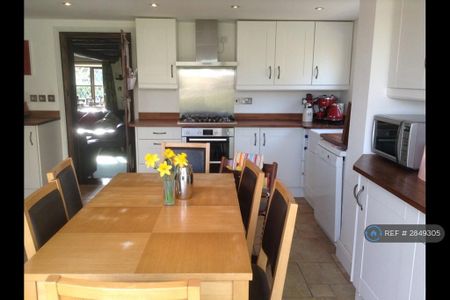 3 bedroom end of terrace house to rent - Photo 3