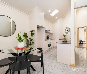 Love this low-maintenance corner home - Photo 1