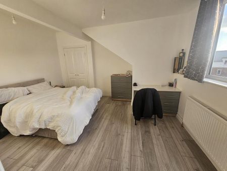 1 bedroom in a house share to rent - Photo 3