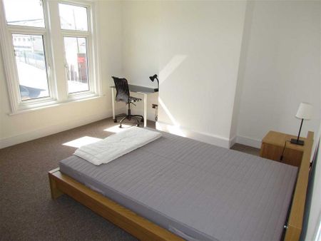 4 bedroom terraced house to rent - Photo 3