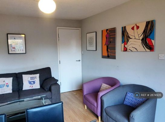 1 bedroom in a house share to rent - Photo 1