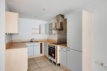 2 Bed Flat - Photo 3