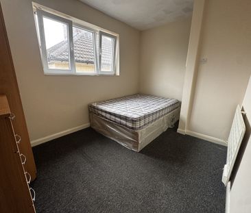 1 Bed Flat, Broadlands Road, SO17 - Photo 2
