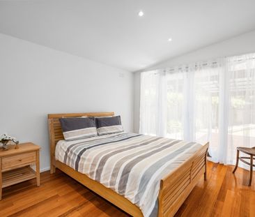 Coastal Charm Just Minutes from the Heart of Town - Fully Furnished - Photo 2
