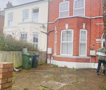 Room in a Shared House, St Fillans Road, SE6 - Photo 1
