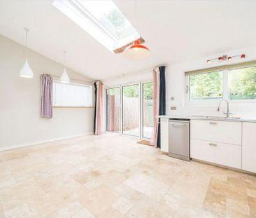 3 bedroom detached house to rent - Photo 5