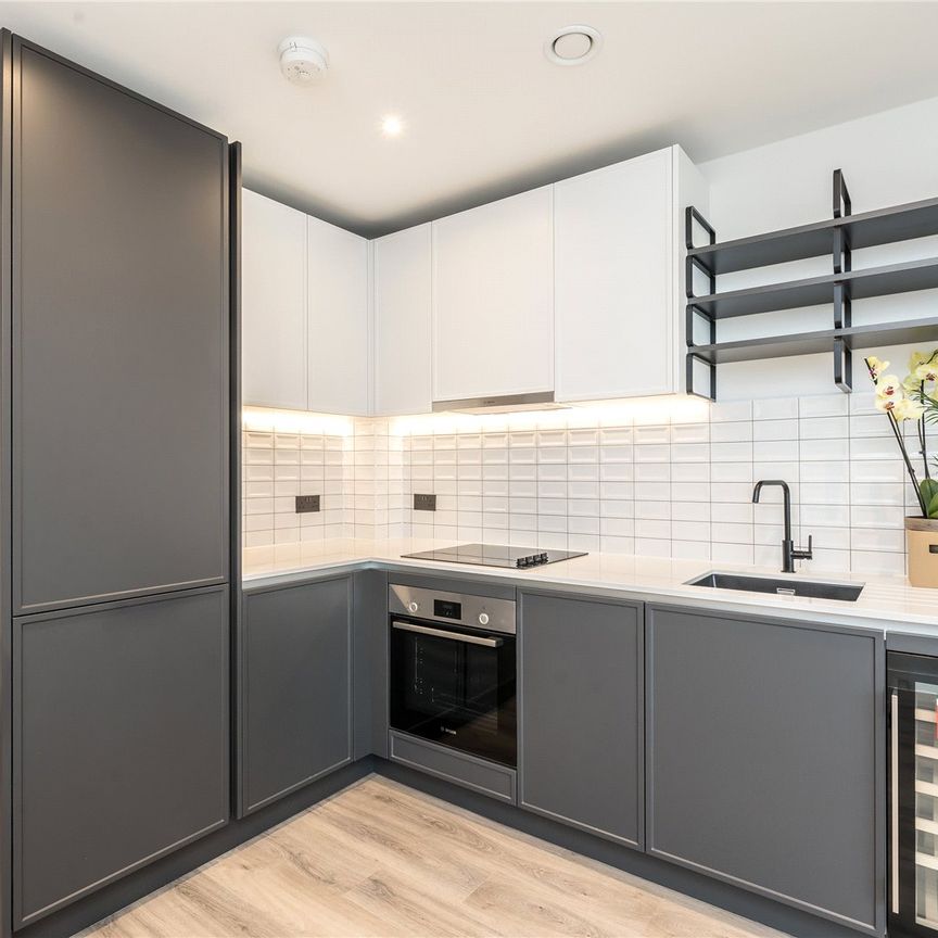 Astell Road, London, SE3 9EH - Photo 1