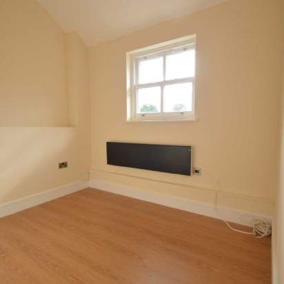 1 bedroom property to rent in Addlestone - Photo 1