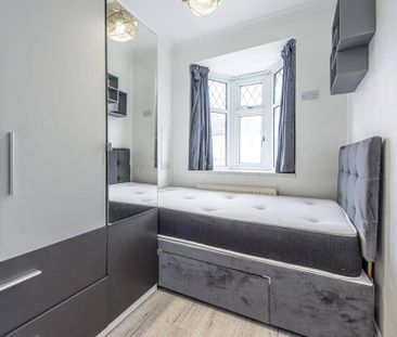 4 bedroom end of terrace house to rent - Photo 3