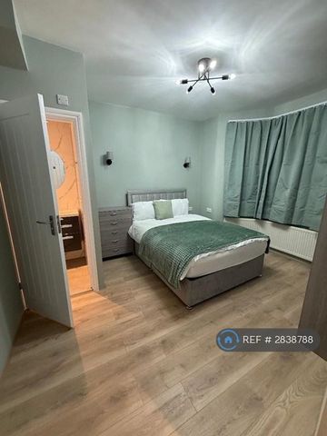 4 bedroom terraced house to rent - Photo 4