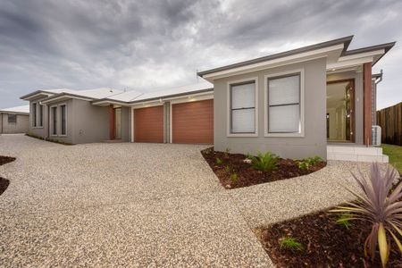 Spacious, Stylish and Quiet - Photo 3