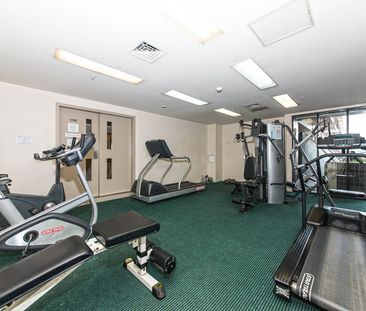 Popular Imperial Gardens apartment is waiting for new occupants! - Photo 2