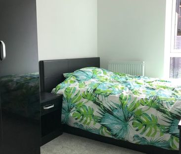 3 Bed Flat, Cameron Court, E12 - Photo 4