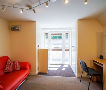 Flat 8, 2 Harcourt Road, Crookesmoor, S10 1DJ - Photo 2