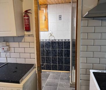 Studio Flat, Basement Studio, LS12 - Photo 6