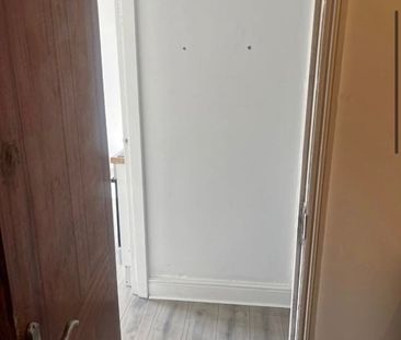 1 Bed Flat, Leeds, LS12 - Photo 2