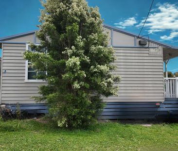 Spacious Home with Large Backyard & Powered Shed – Lease Break Oppo... - Photo 2