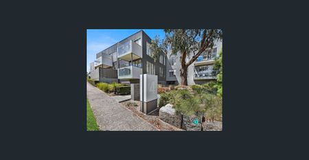 Bright Two Bedrooms Apartment Close to Deakin Uni - Photo 3