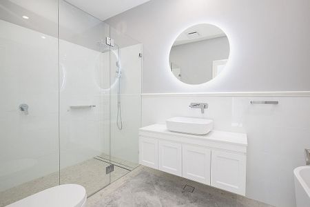 "Your Hamptons-Inspired Haven - Spacious Four Bedroom Family Home" - Photo 2