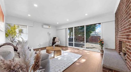 Spacious 3 Bedroom Home in Otahuhu With Swimming Pool - Photo 3