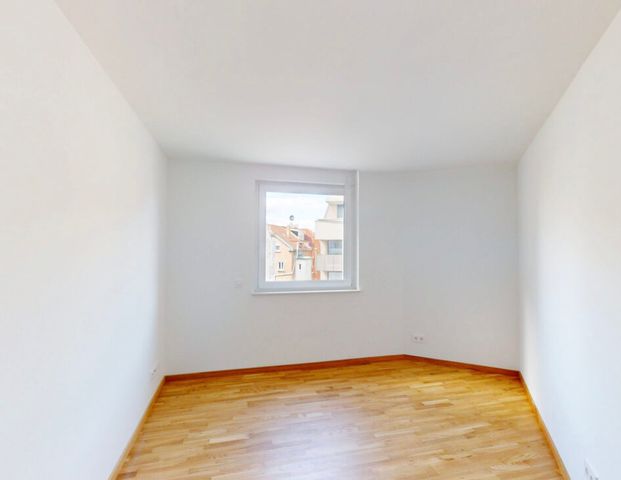 Familienfreundliche 4-Zimmer-Wohnung mit Loggia und zwei Bädern - Photo 1