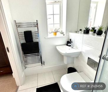 1 bedroom in a flat share to rent - Photo 6