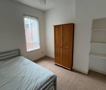 Furnished 2 Bedroom Mid Terrace - Photo 2