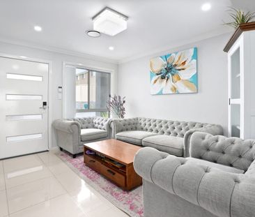 MODERN FOUR BEDROOM TOWNHOUSE IN GREAT LOCATION! - Photo 1