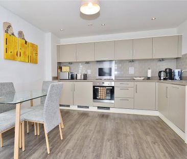 2 bedroom penthouse to rent - Photo 6