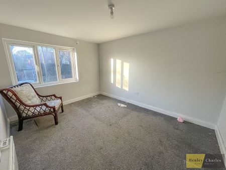 4 Bedroom For Rent - Photo 2