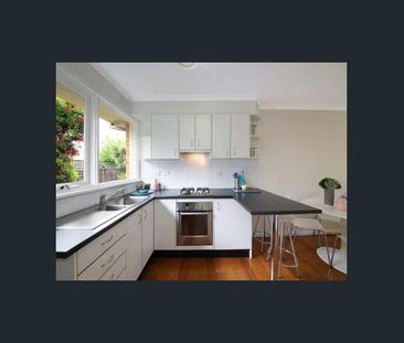 Stunning Living By The Park - Photo 5