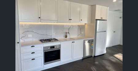 Stunning Luxury Apartment - Photo 5