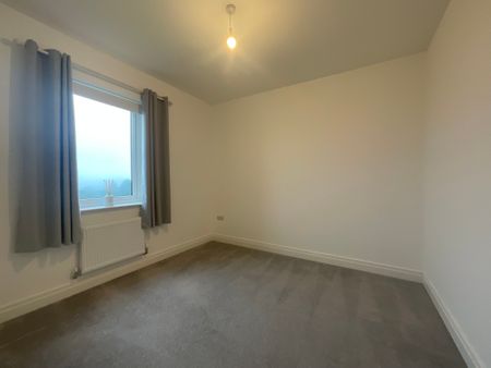 28, Castlegowan Crescent, Belfast, BT5 7WQ - Photo 2