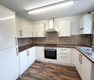 3 bedroom semi-detached house to rent - Photo 5