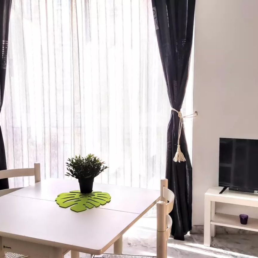 Rooms for rent in 4-bedroom apartment in Ciutat Vella - Foto 1