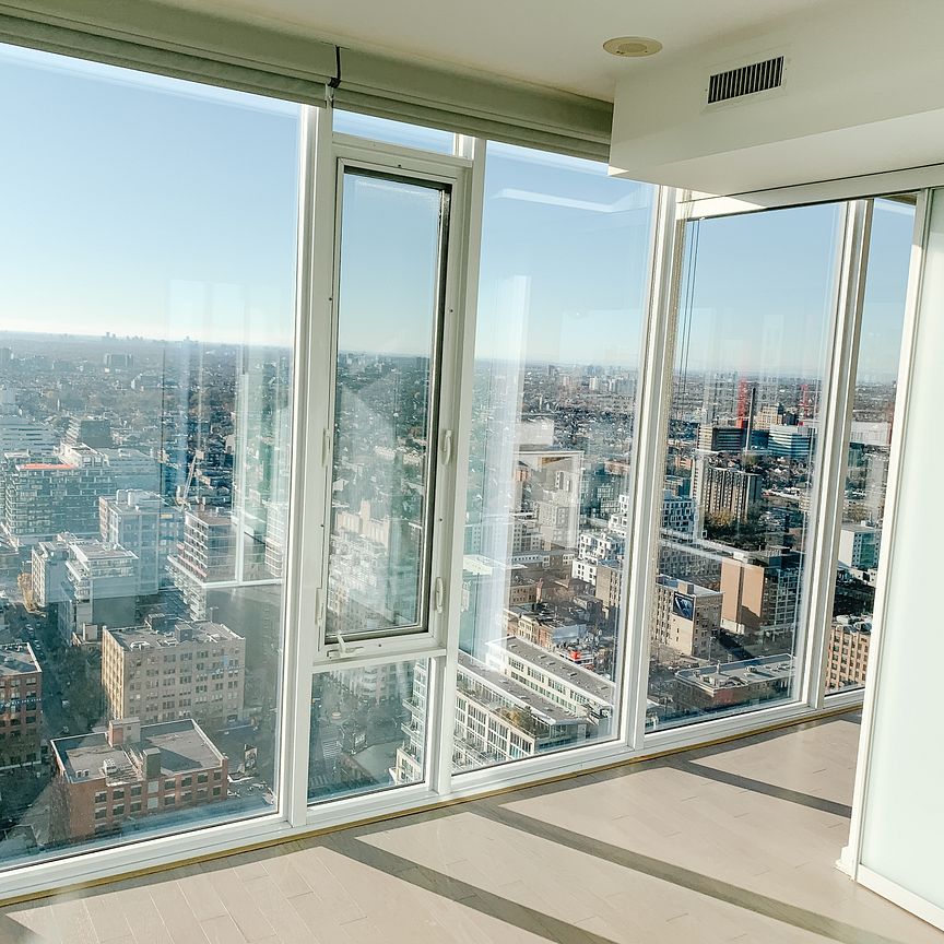 Sunfilled 2Bed, 2Bath Corner unit 101 Peter, 38th floor - Photo 1