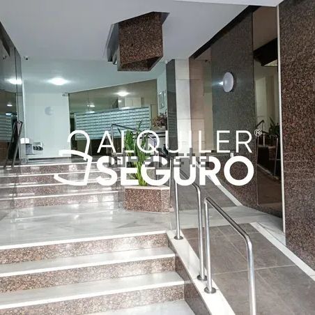 Alquiler de piso en Alameda de Capuchinos - Photo 1