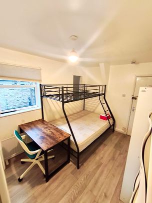 Studio Flat, Neasden Lane North, NW10 - Photo 1