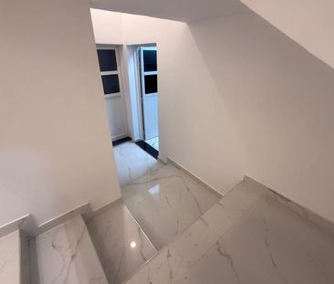 First occupant, luxurious two-story villa in a pri - Photo 3