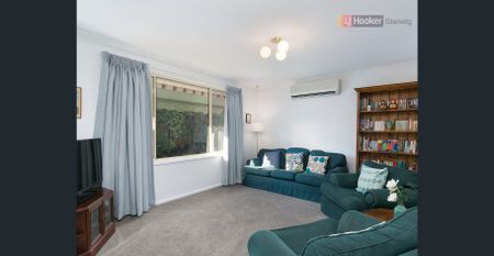 Neat & Comfortable 2-Bedroom Homette in a Quiet, Leafy Location - Photo 2