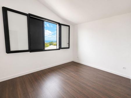 Location Maison 4 pièces 75m² ST PIERRE 97410 - Photo 2