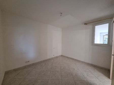 Location Appartement 2 pièces 59m² - Photo 3