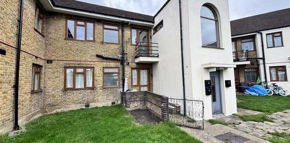 Edenvale Close, Mitcham, CR4 - Photo 2