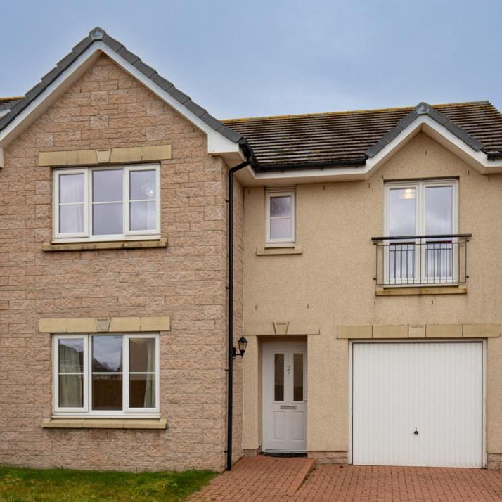 4 bedroom detached house to rent - Photo 1