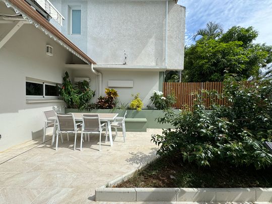 A LOUER - Saint-Gilles-Les-Bains - Villa T6 de haut standing avec piscine, 3 salles d'eau et jardin en centre-ville - Photo 1