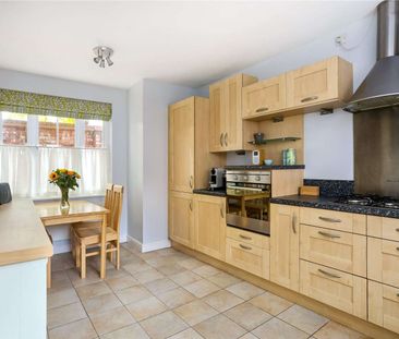 Delightful two bed/two bath ground floor apartment with allocated p... - Photo 2